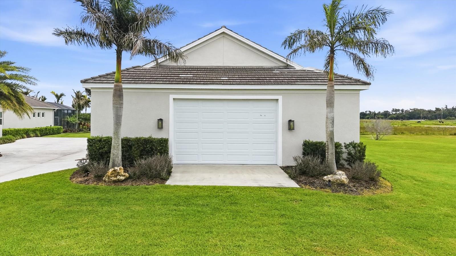 HAMPTON LAKES - Residential