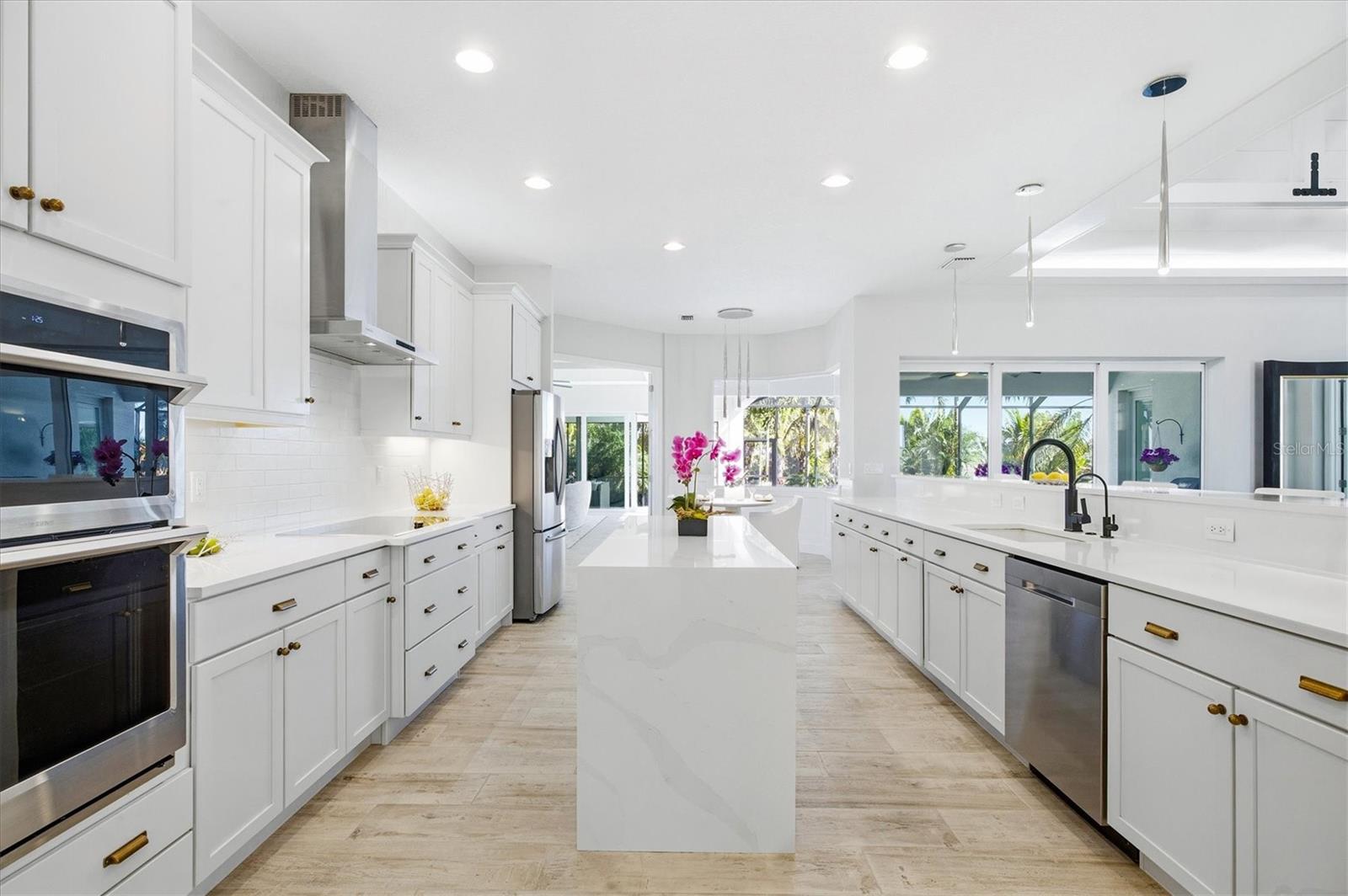 HAMPTON LAKES - Residential