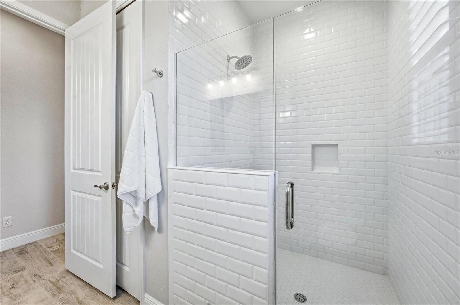 HAMPTON LAKES - Residential