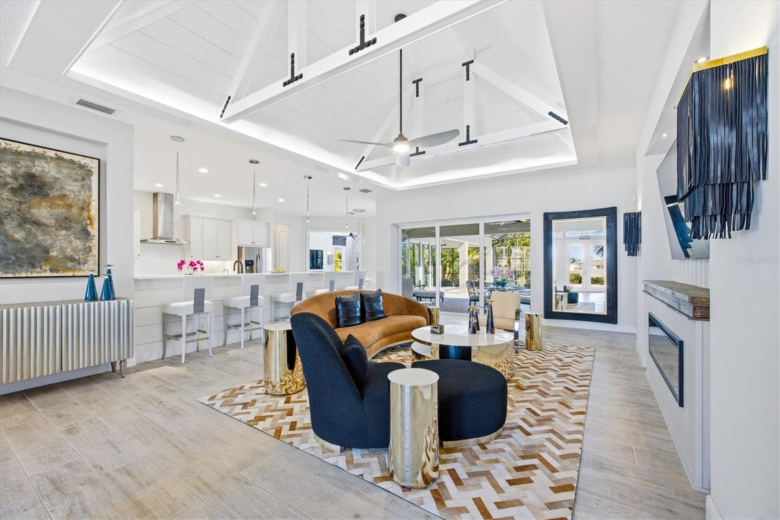 HAMPTON LAKES - Residential