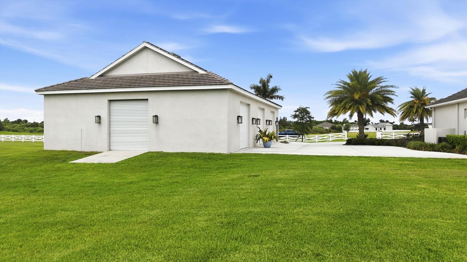 HAMPTON LAKES - Residential