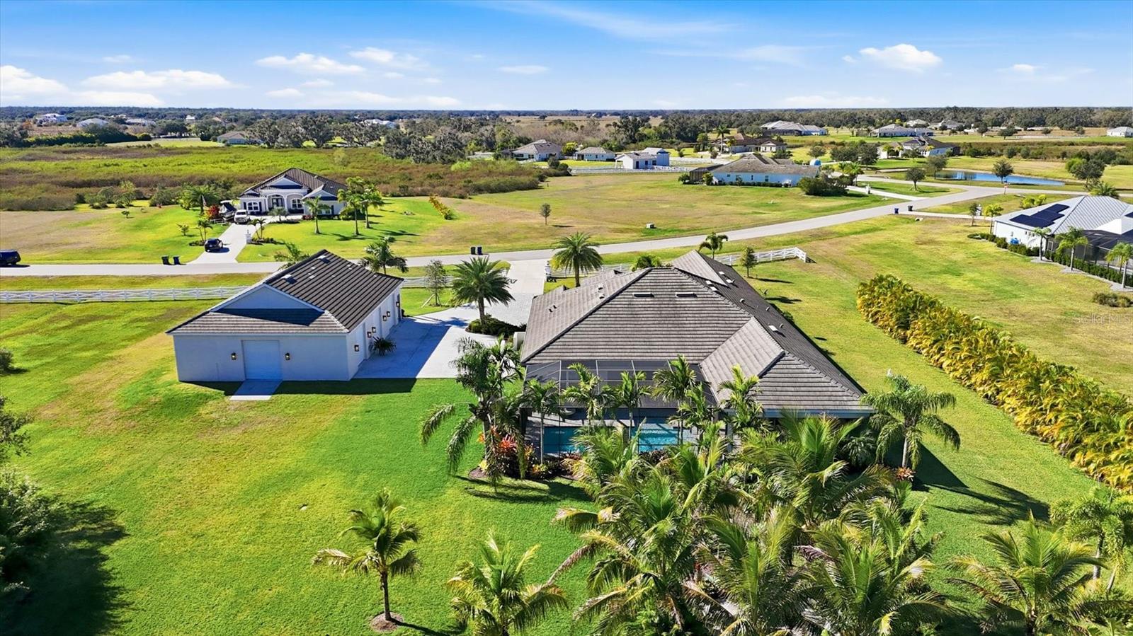 HAMPTON LAKES - Residential