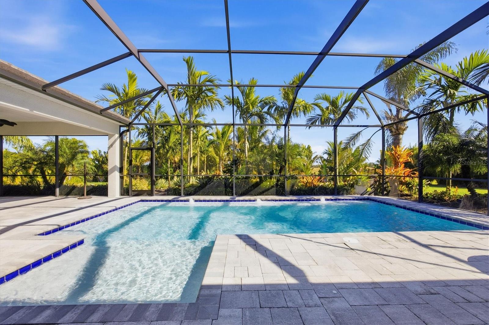 HAMPTON LAKES - Residential