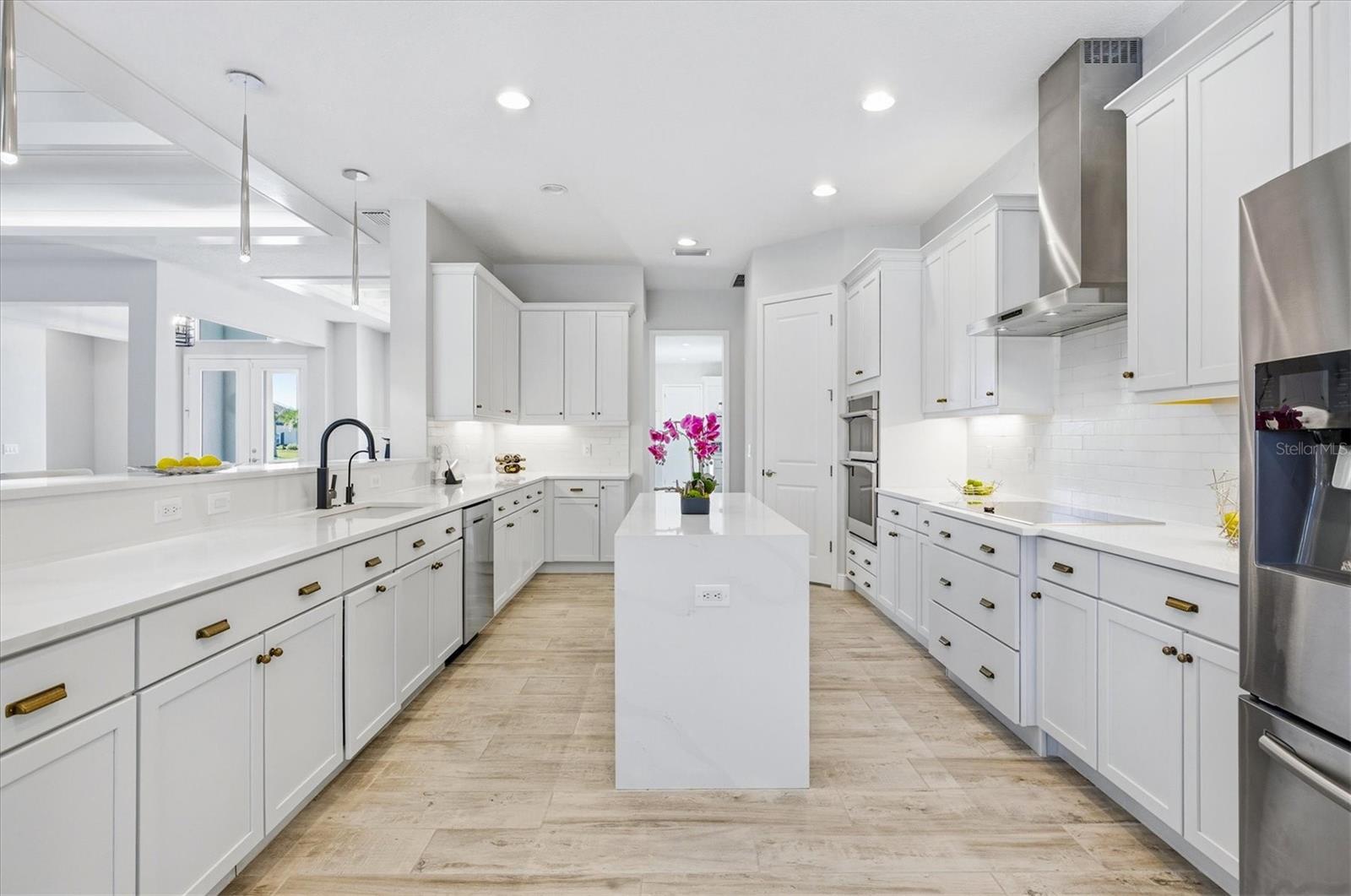 HAMPTON LAKES - Residential