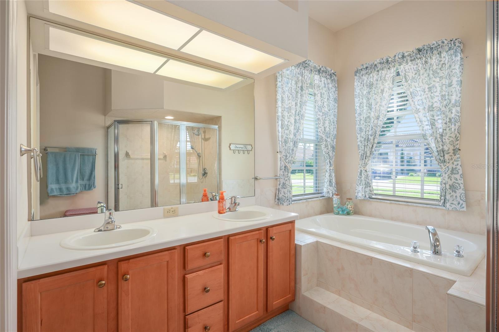 HERNANDO OAKS PH 1 - Residential