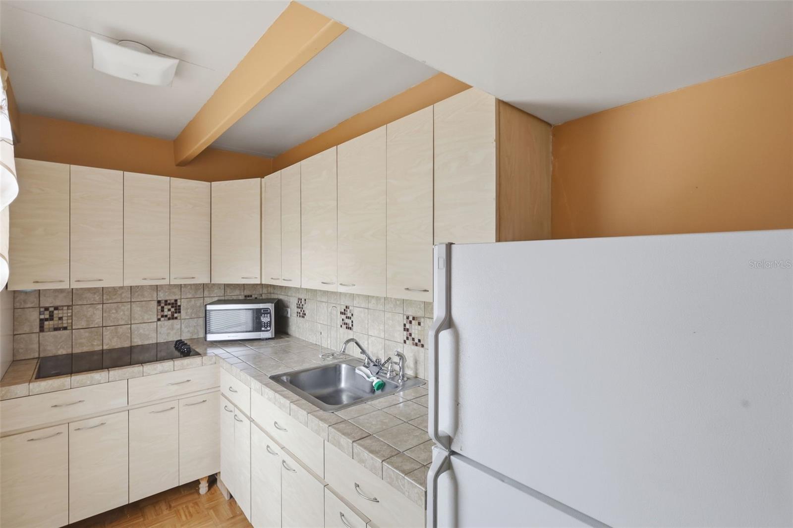 LAKESHORE CLUB - Residential