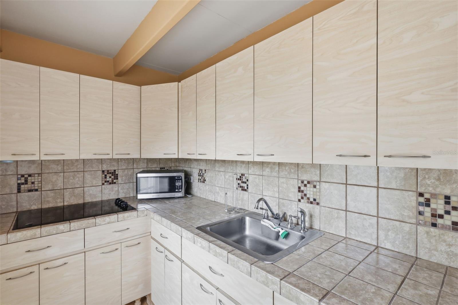 LAKESHORE CLUB - Residential