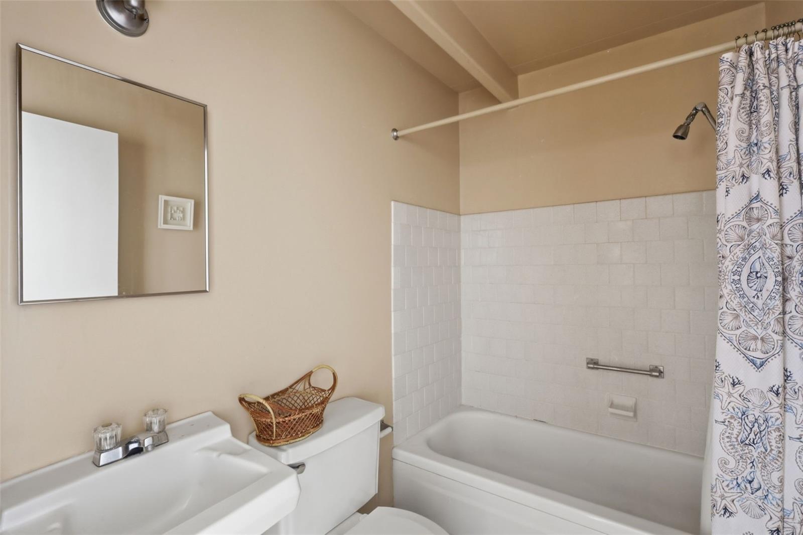 LAKESHORE CLUB - Residential