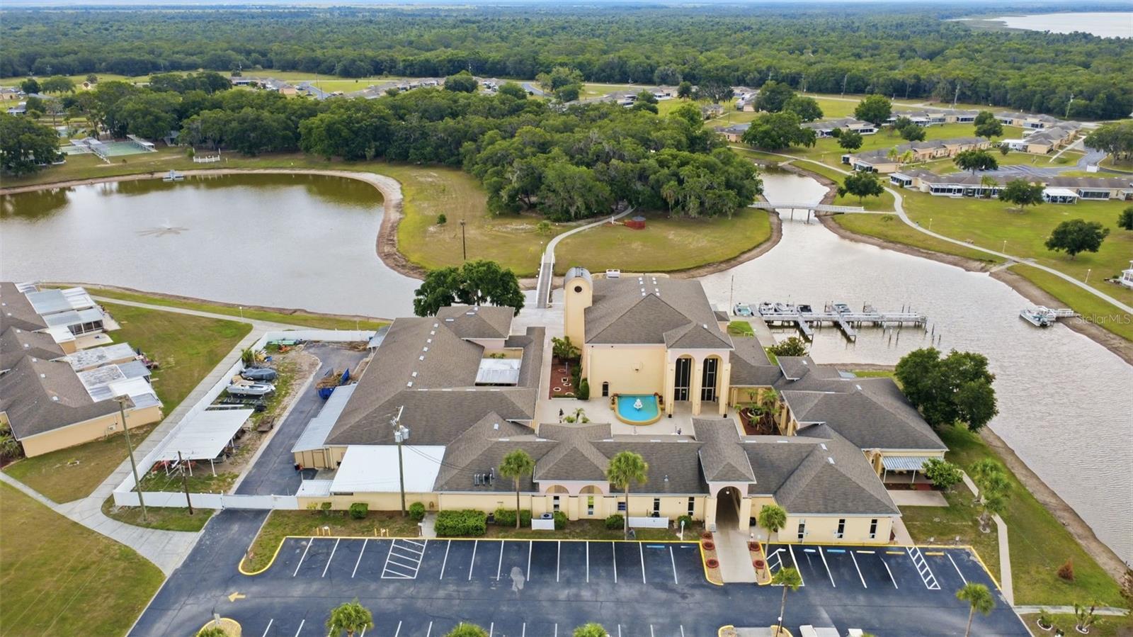 LAKESHORE CLUB - Residential