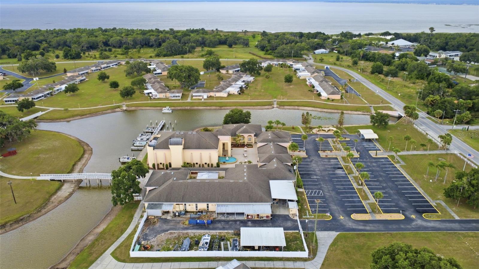 LAKESHORE CLUB - Residential