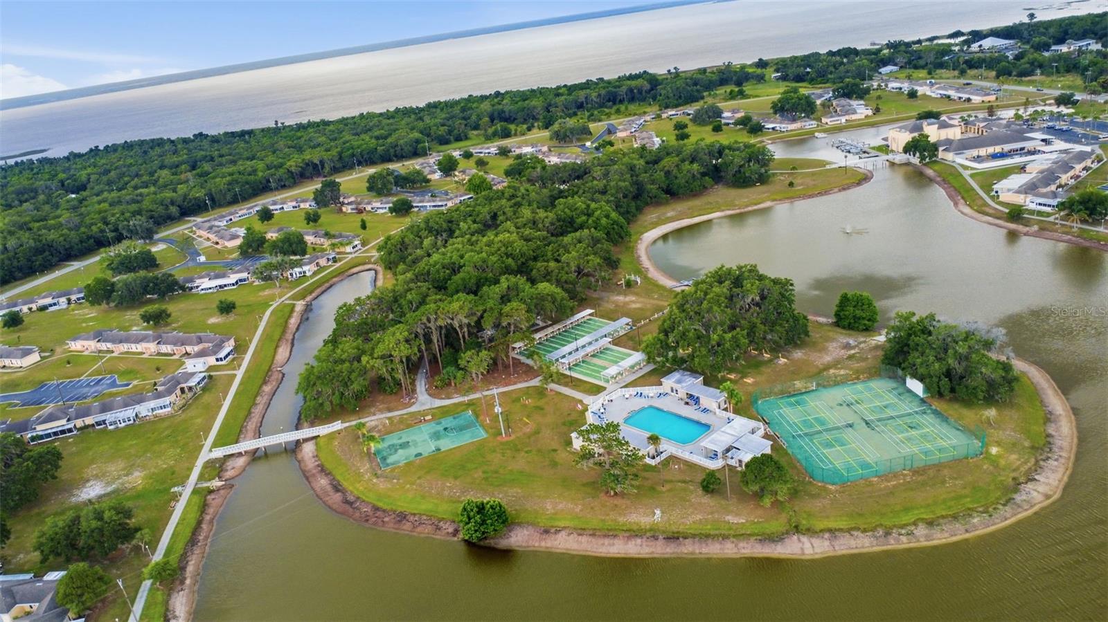 LAKESHORE CLUB - Residential