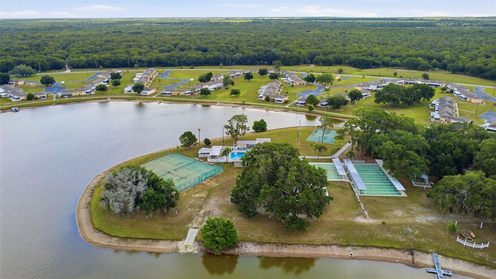 LAKESHORE CLUB - Residential