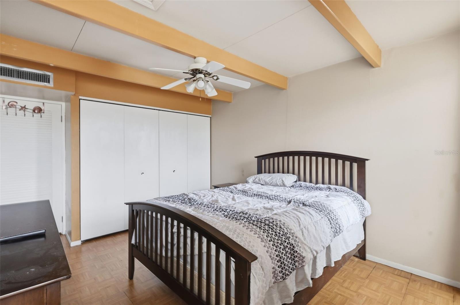 LAKESHORE CLUB - Residential