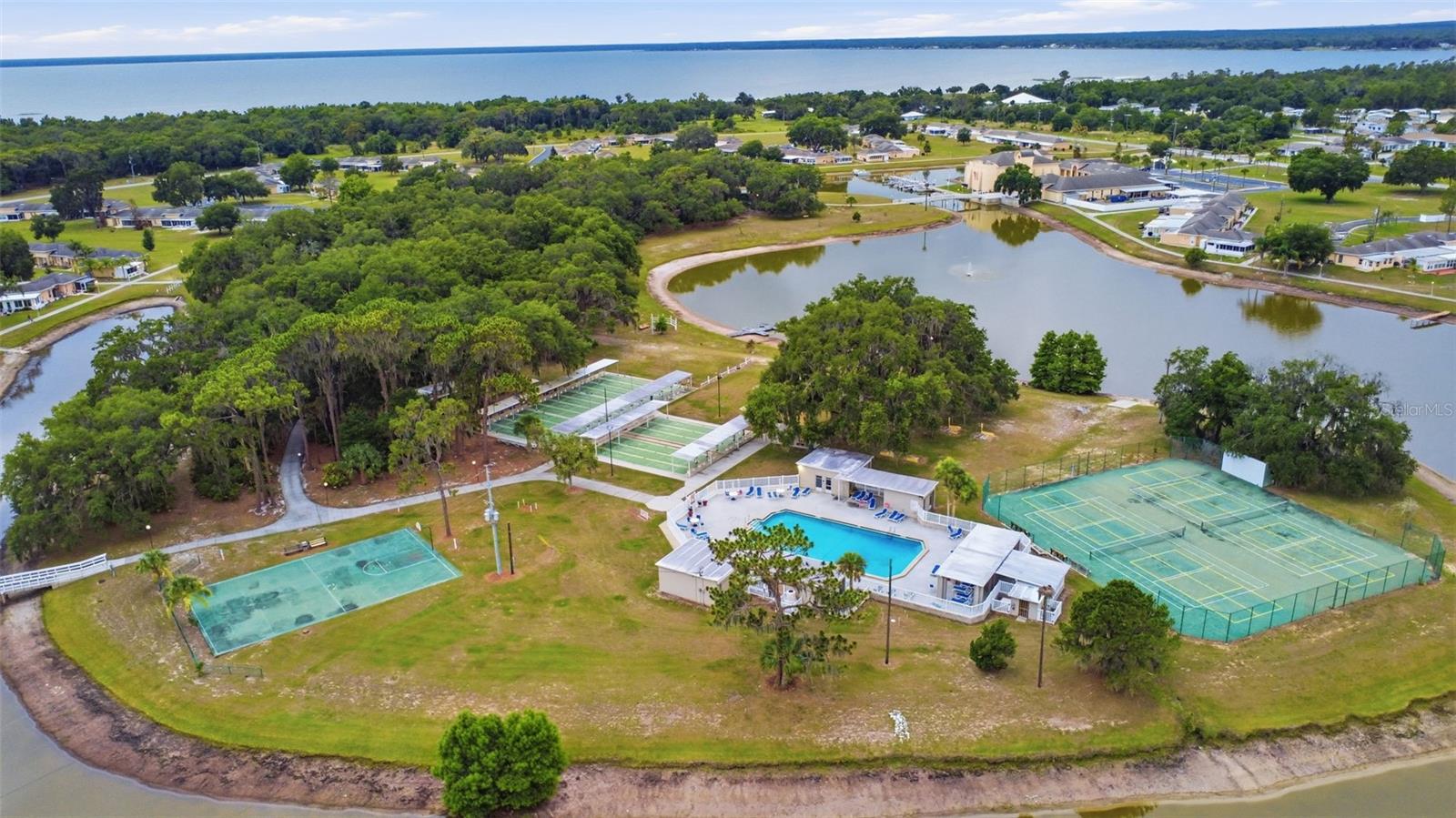 LAKESHORE CLUB - Residential