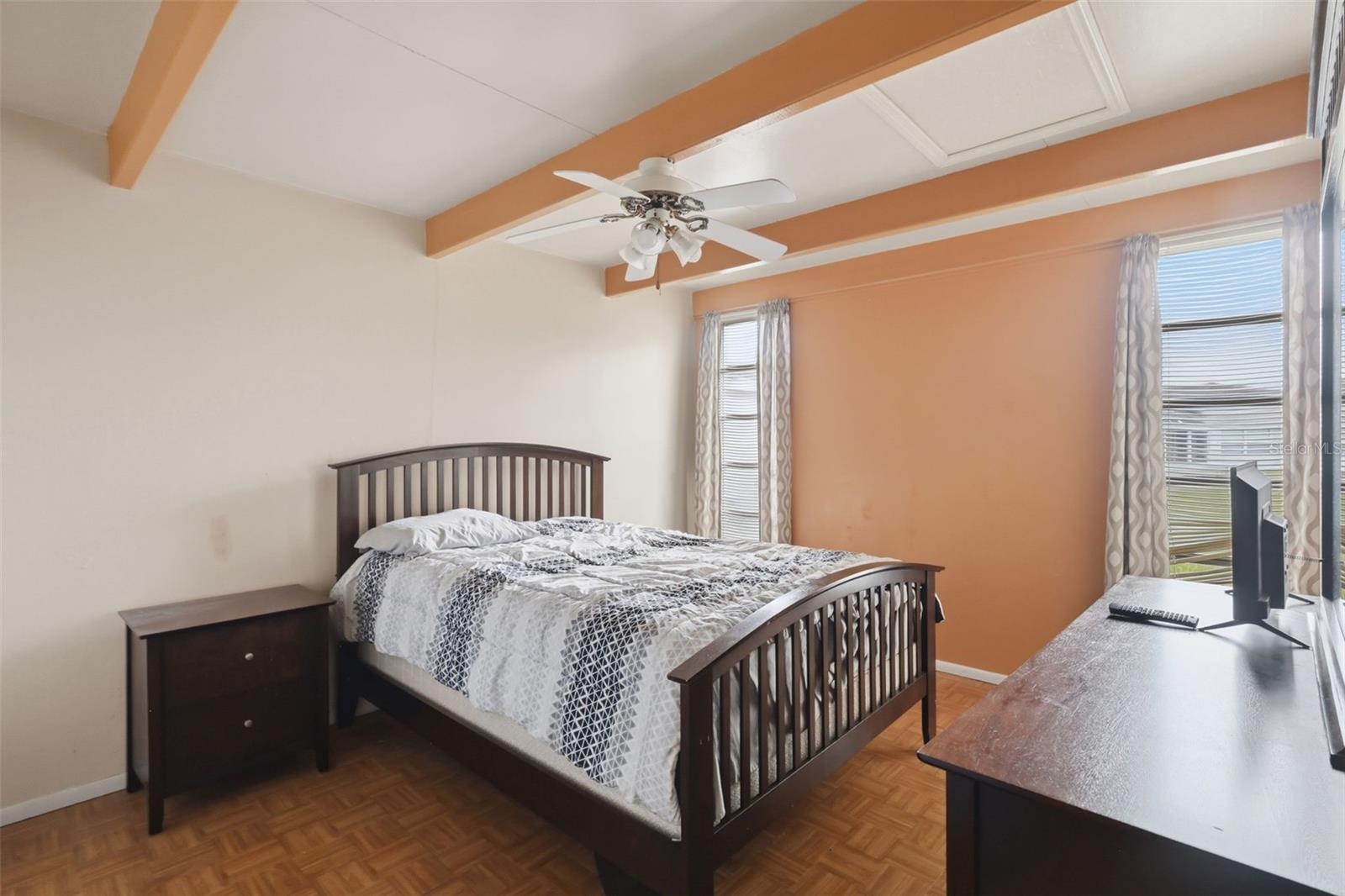 LAKESHORE CLUB - Residential