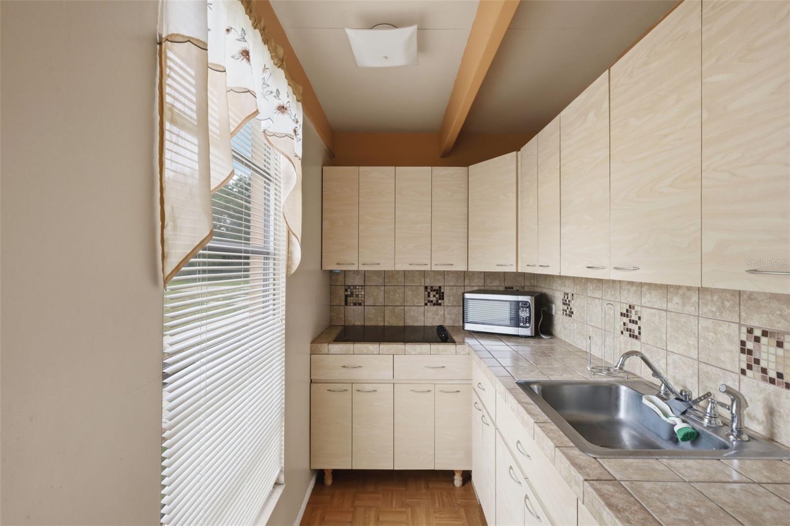 LAKESHORE CLUB - Residential