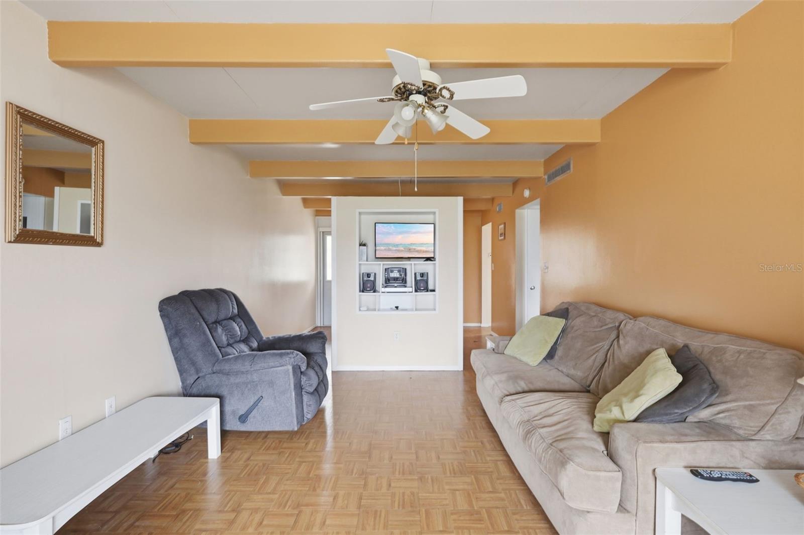LAKESHORE CLUB - Residential