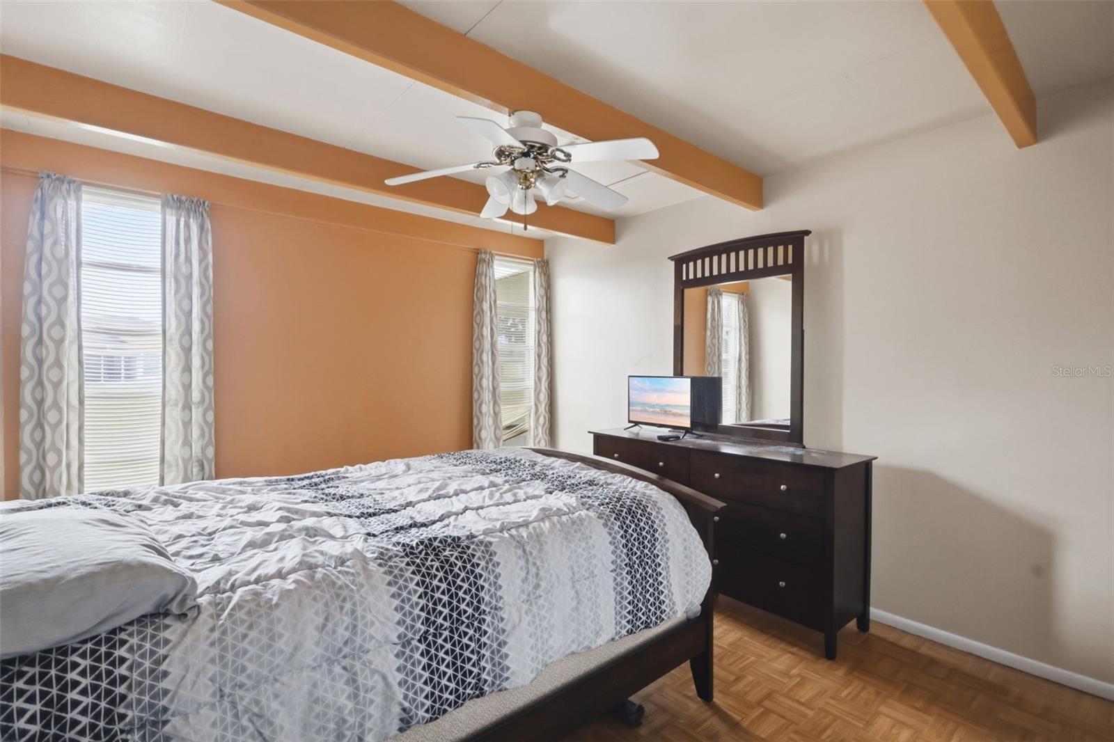 LAKESHORE CLUB - Residential
