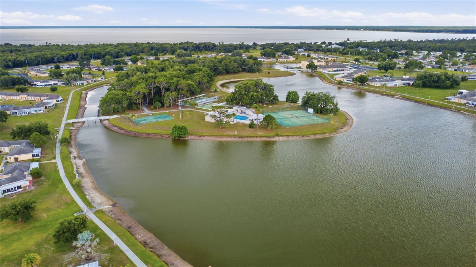 LAKESHORE CLUB - Residential