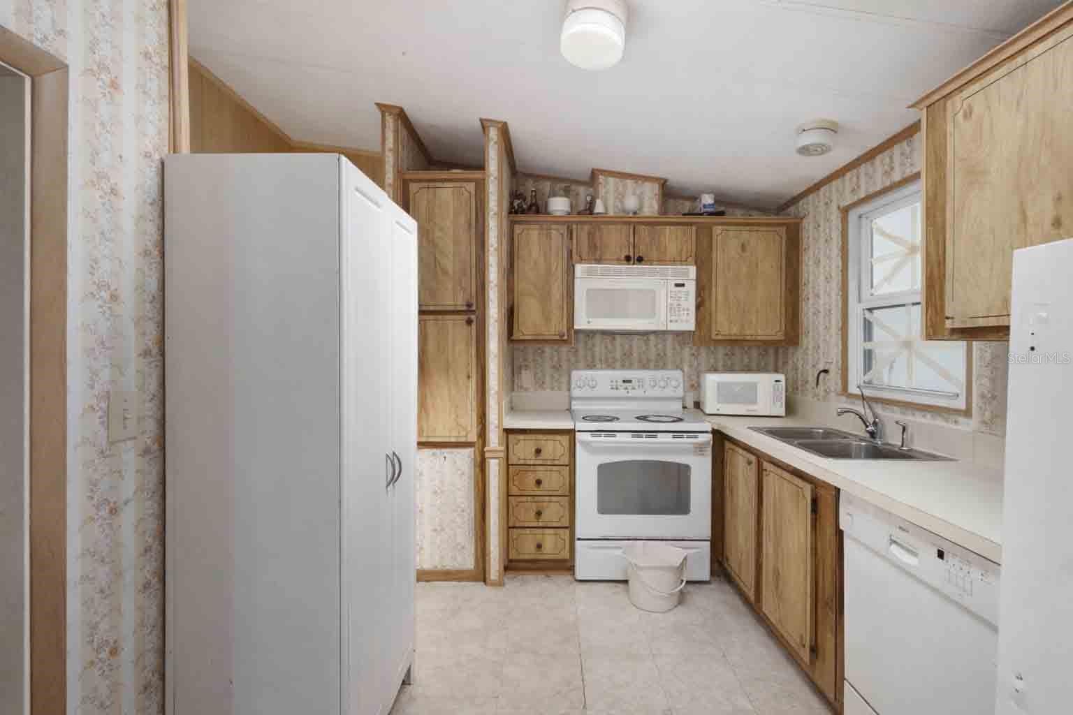 LADY LAKE ORANGE BLOSSOM GARDENS UNIT 07 - Residential