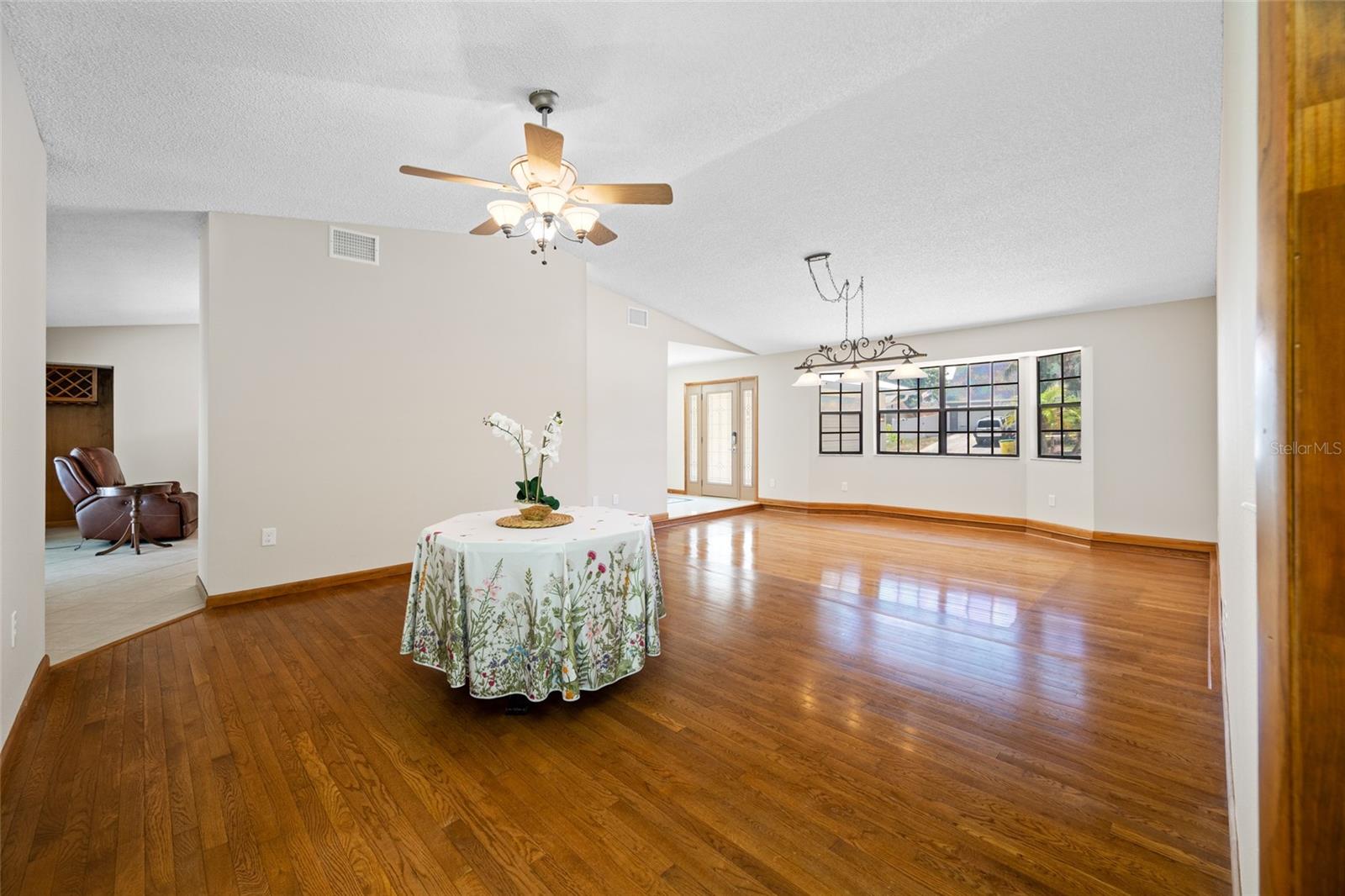 EAGLE CHASE - Residential