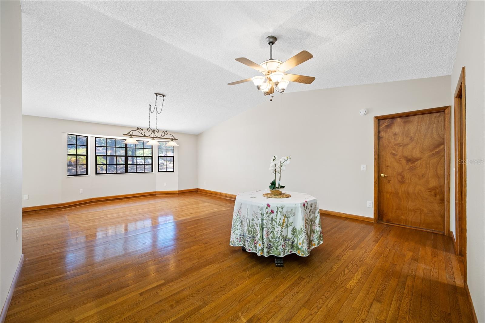 EAGLE CHASE - Residential