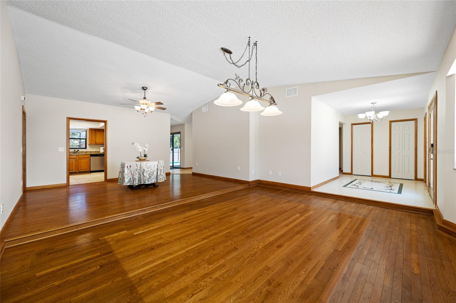 EAGLE CHASE - Residential