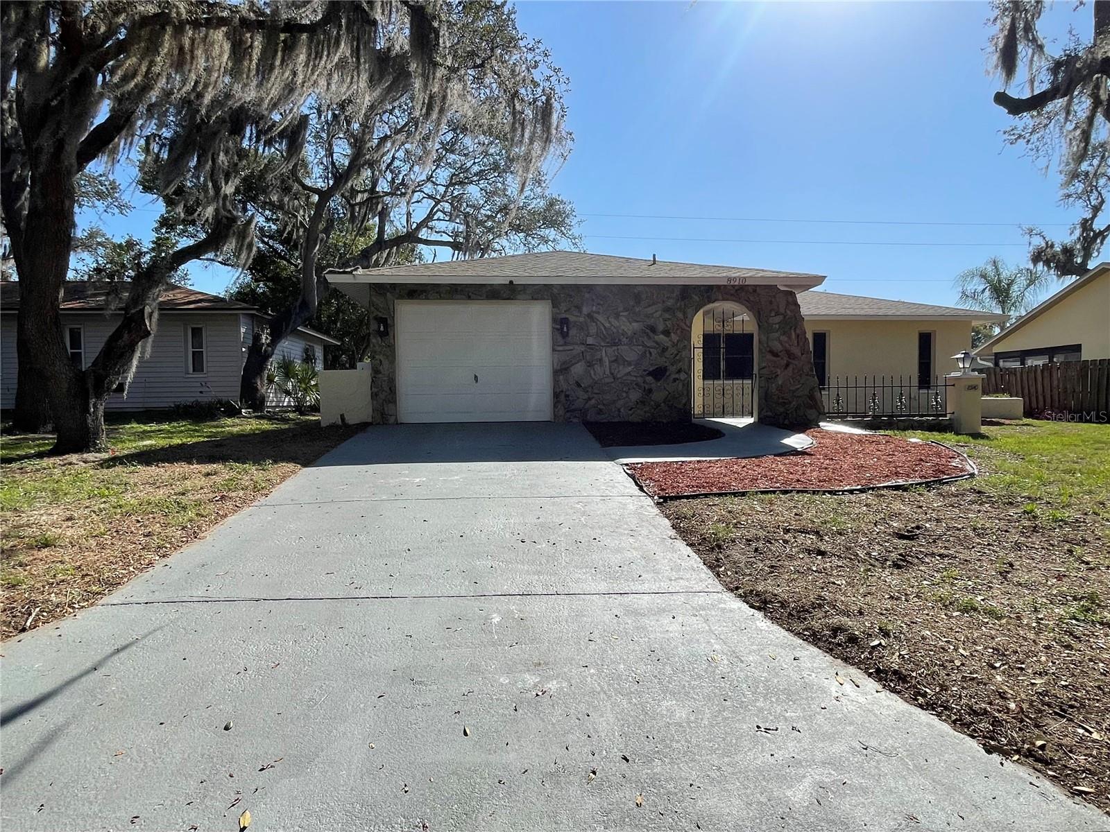 FOREST LAKE ESTATES - Residential Lease