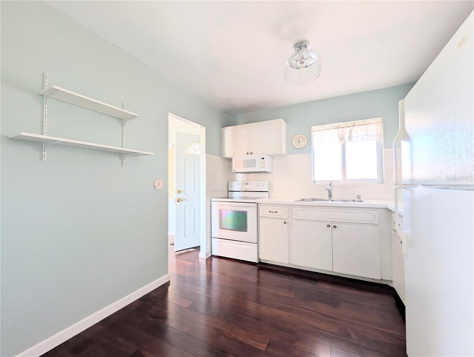 THE FOURTH BAYSHORE - Residential