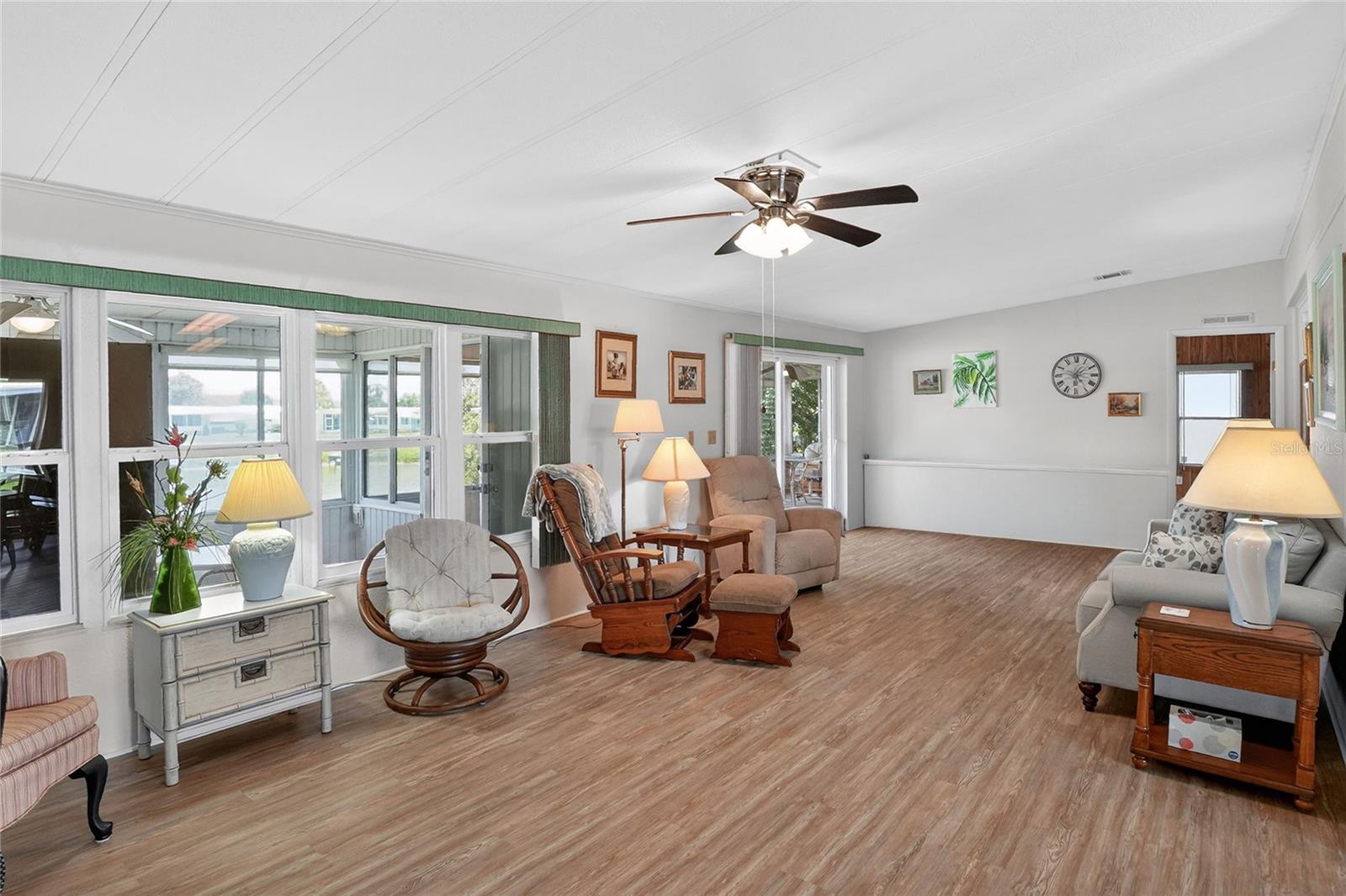 FLORAL LAKES - Residential