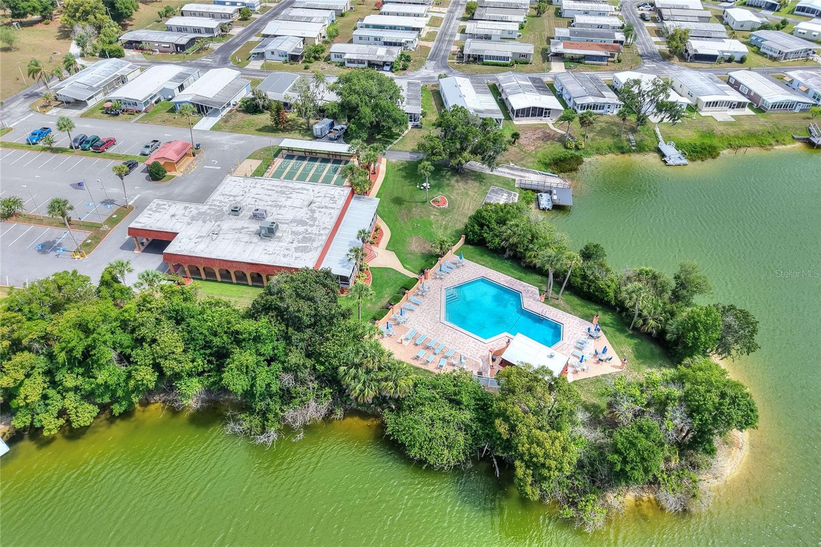 FLORAL LAKES - Residential