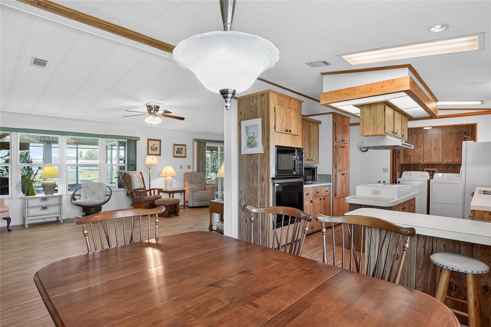 FLORAL LAKES - Residential