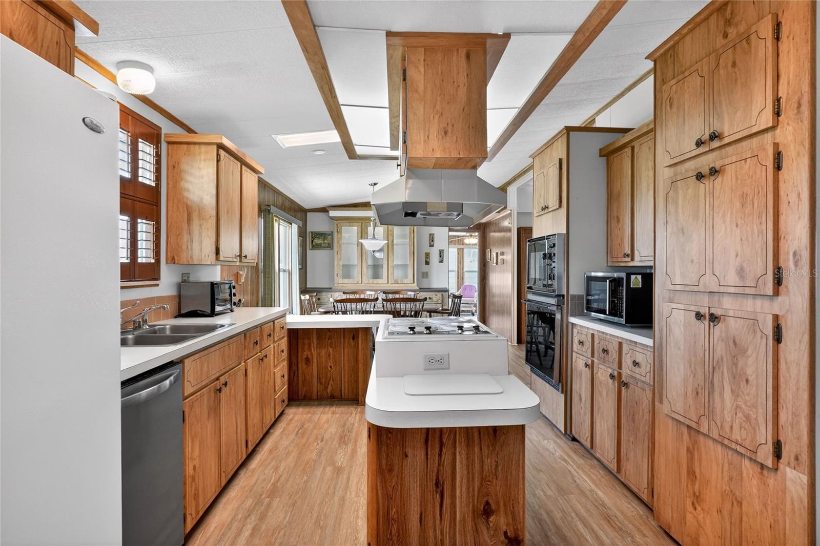 FLORAL LAKES - Residential