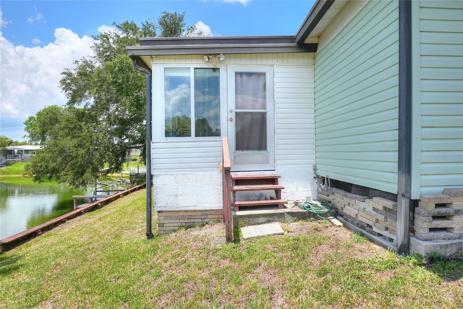FLORAL LAKES - Residential