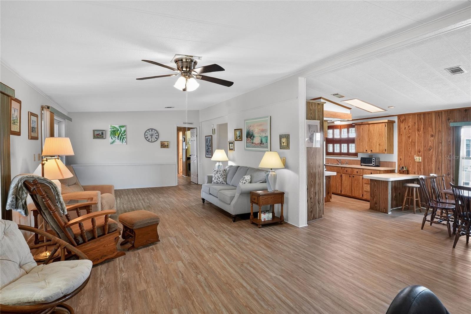 FLORAL LAKES - Residential