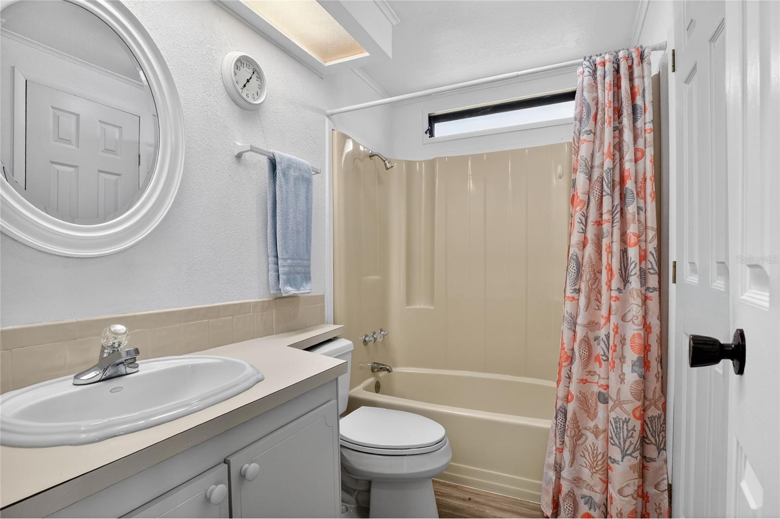 FLORAL LAKES - Residential