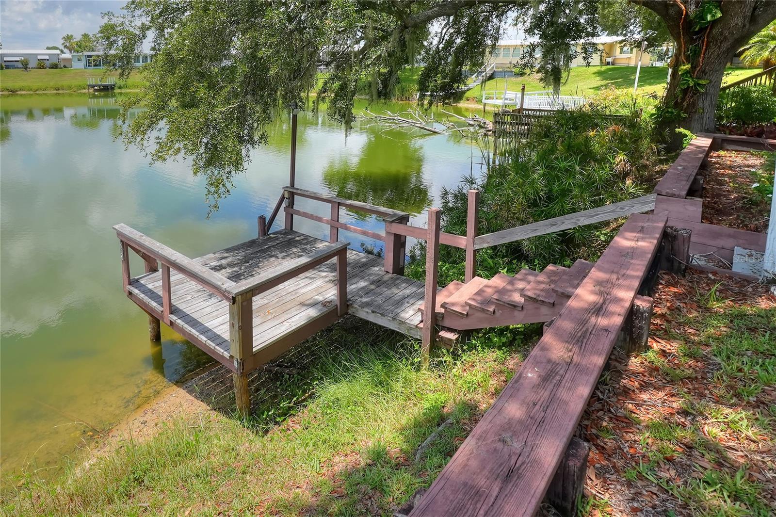 FLORAL LAKES - Residential