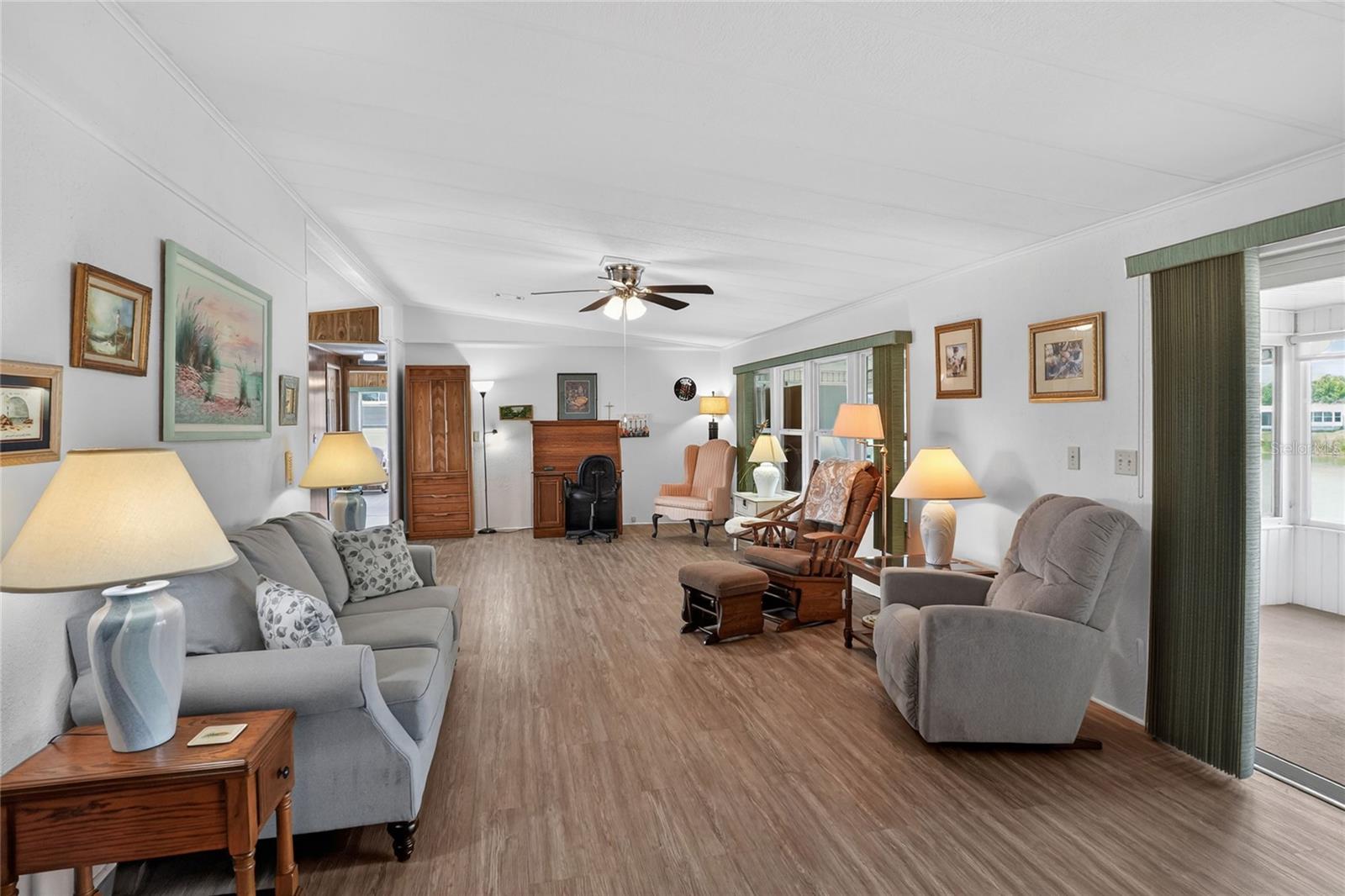FLORAL LAKES - Residential