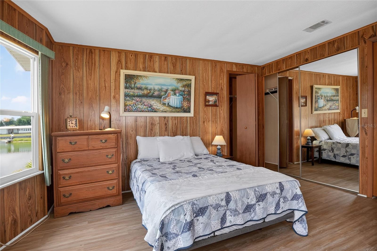FLORAL LAKES - Residential