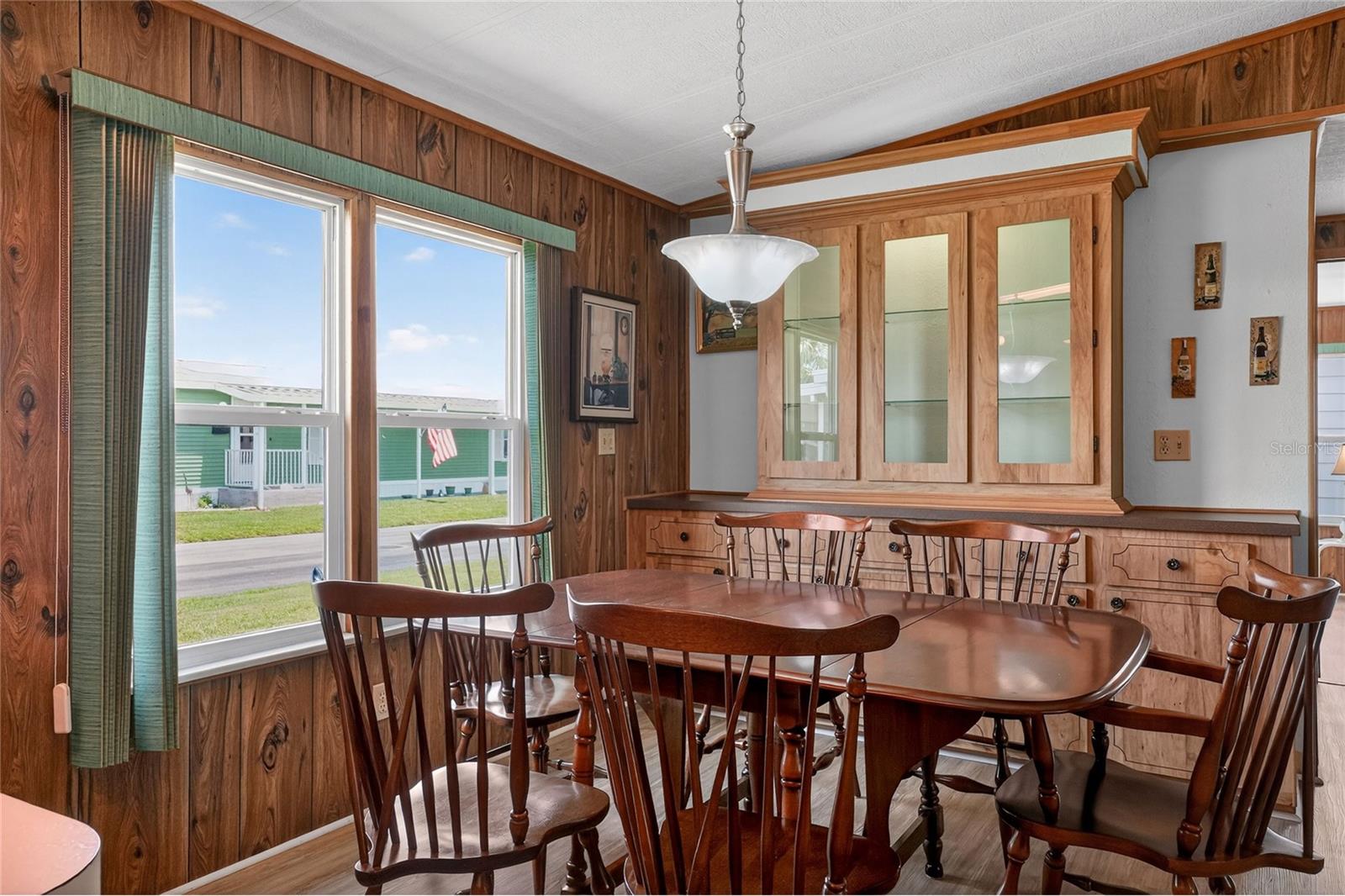 FLORAL LAKES - Residential