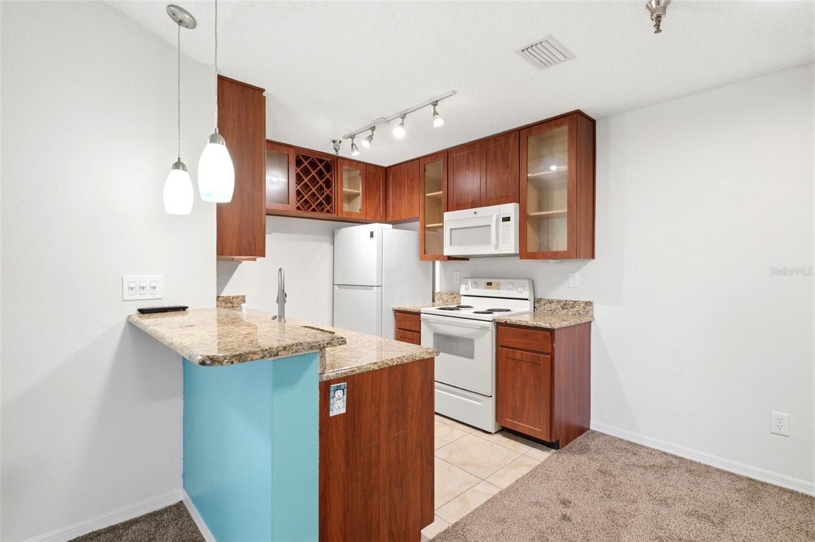 ITOPIA PRIVATE RESIDENCES CONDO - Residential