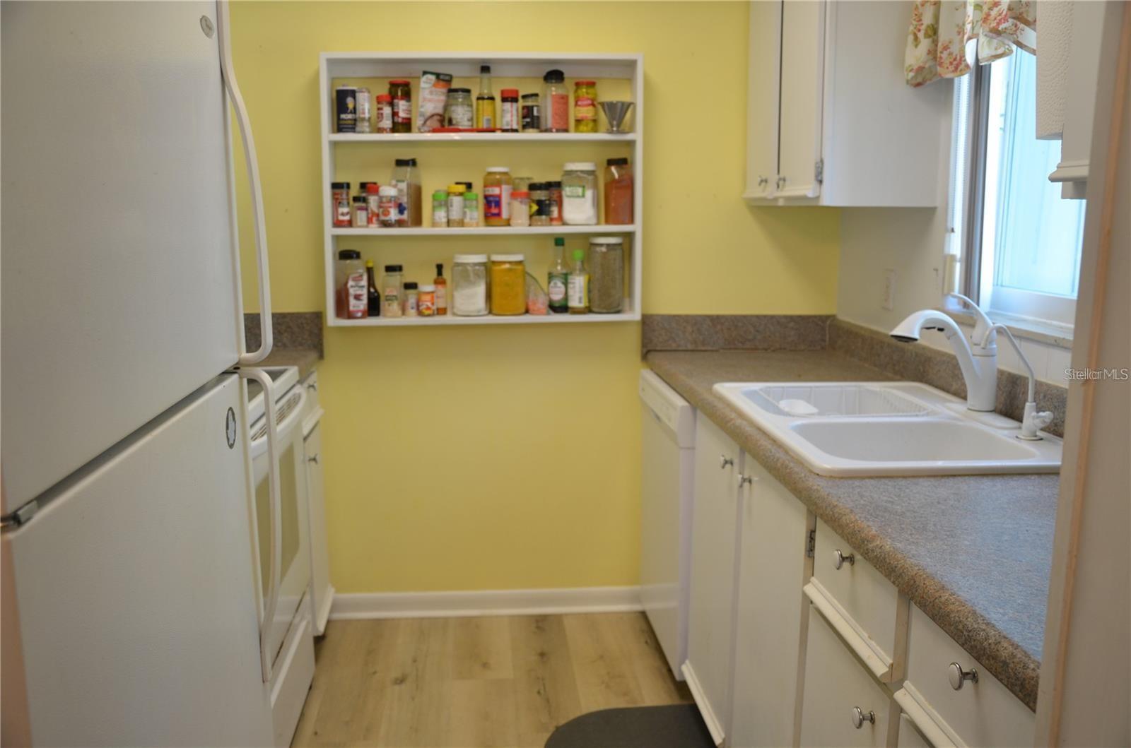 OAK LAKE PARK CONDO - Residential