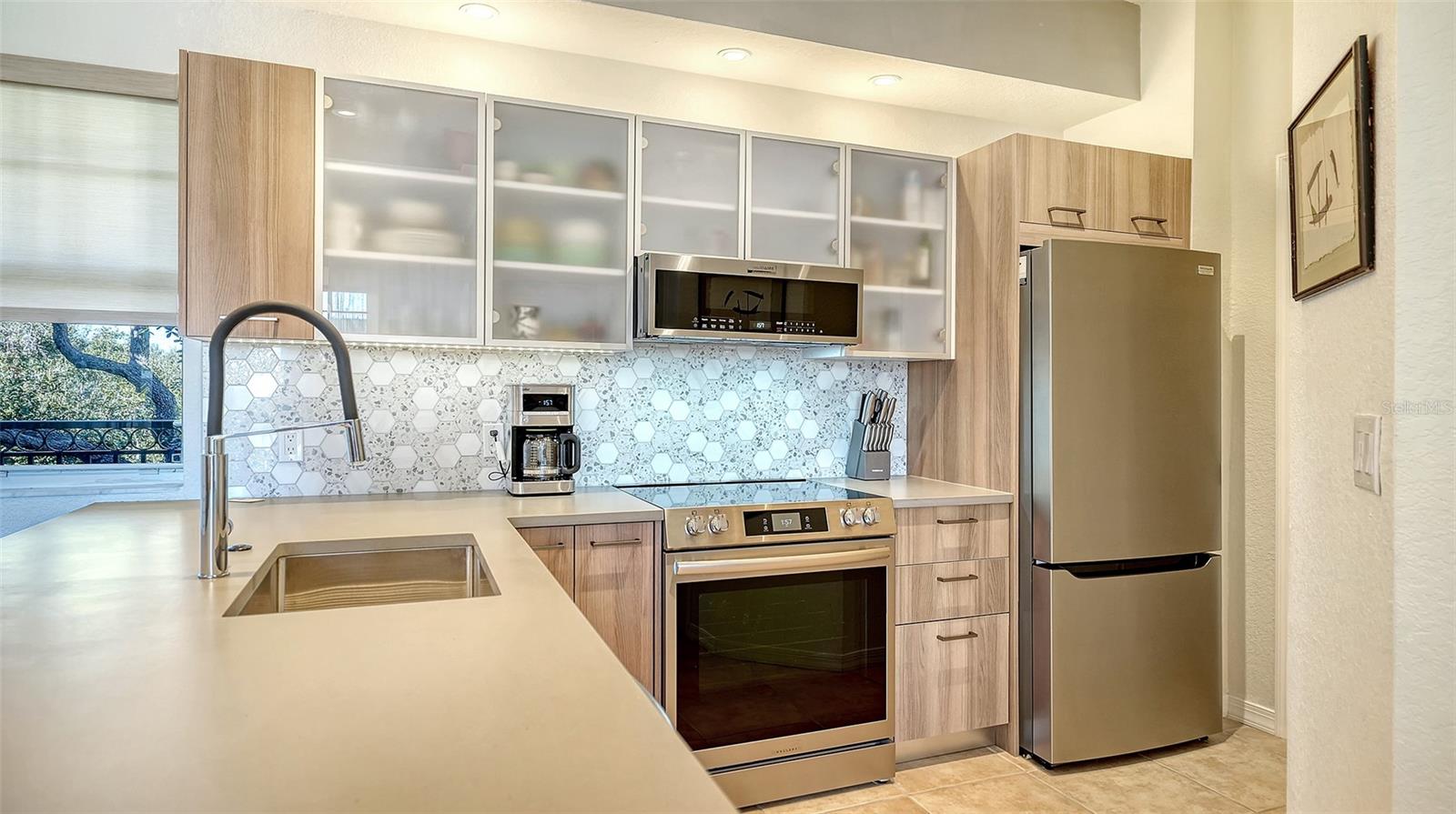 BROADWAY PROMENADE - Residential