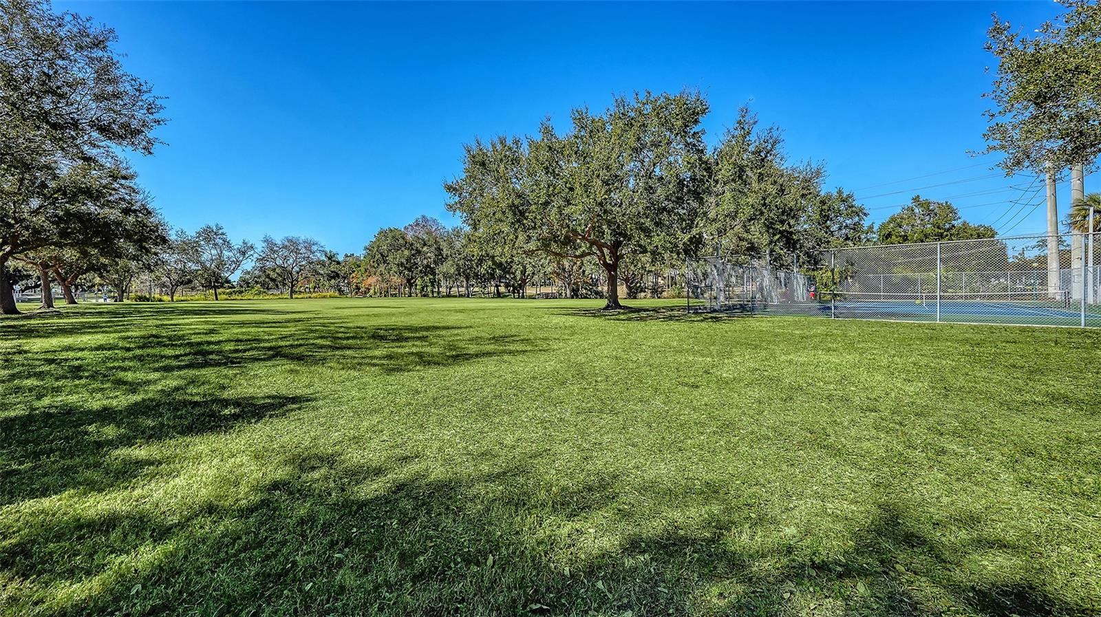 BROADWAY PROMENADE - Residential