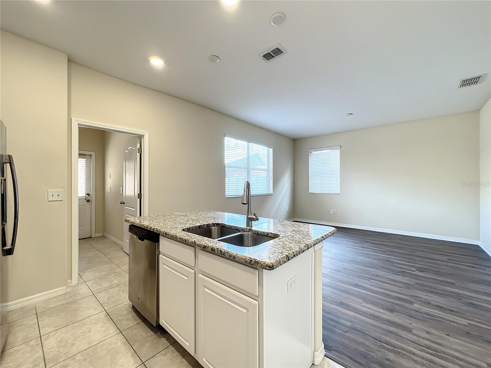 SIGNATURE LAKES PH 3B-6 - Residential