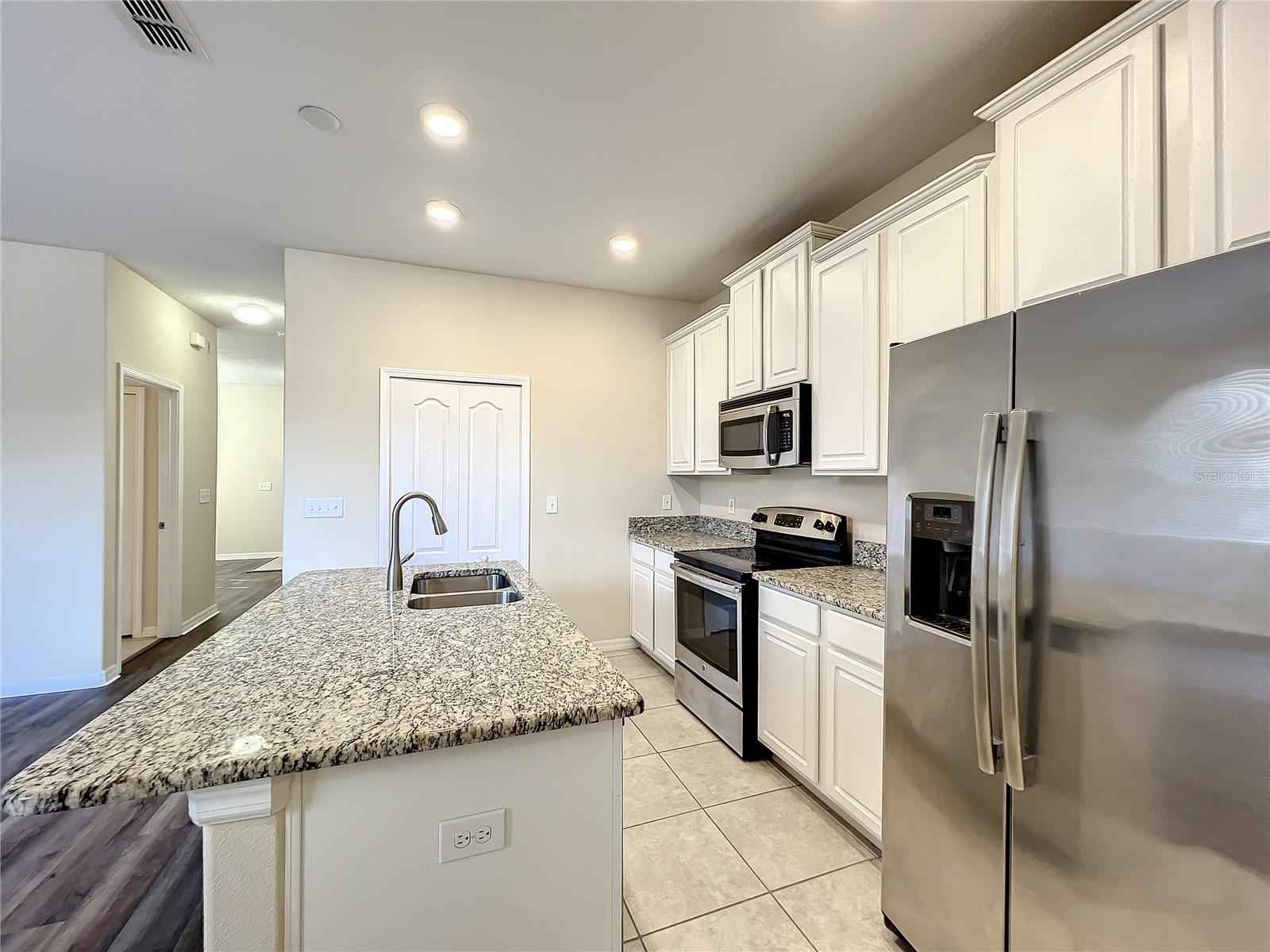 SIGNATURE LAKES PH 3B-6 - Residential
