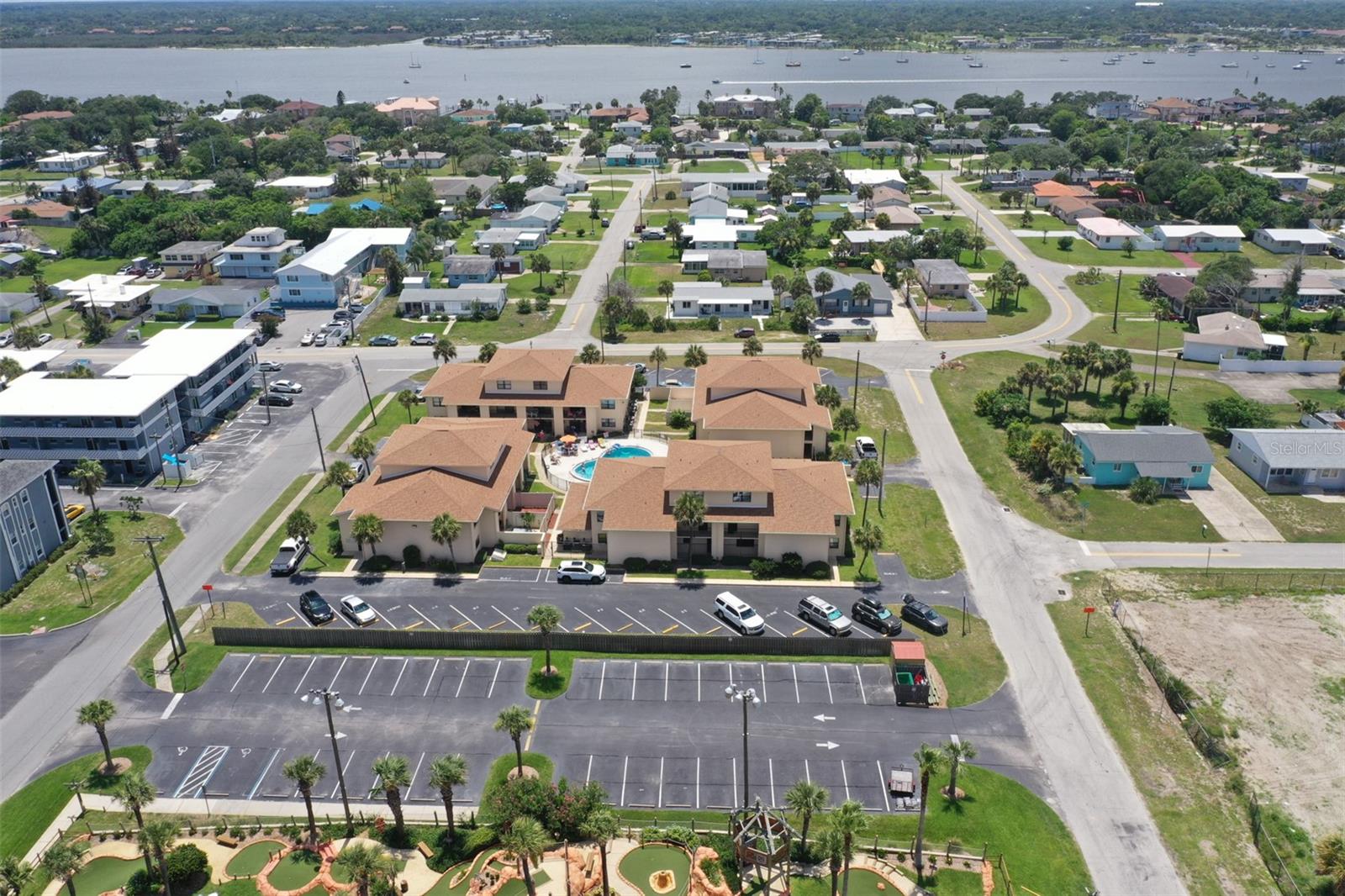 OASIS CONDO - Residential