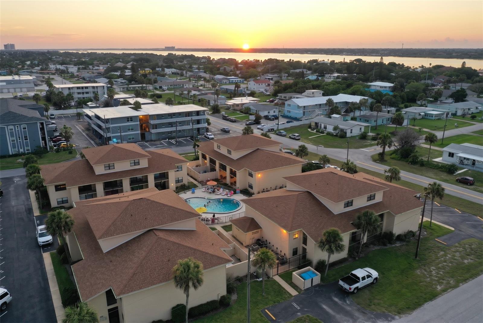 OASIS CONDO - Residential