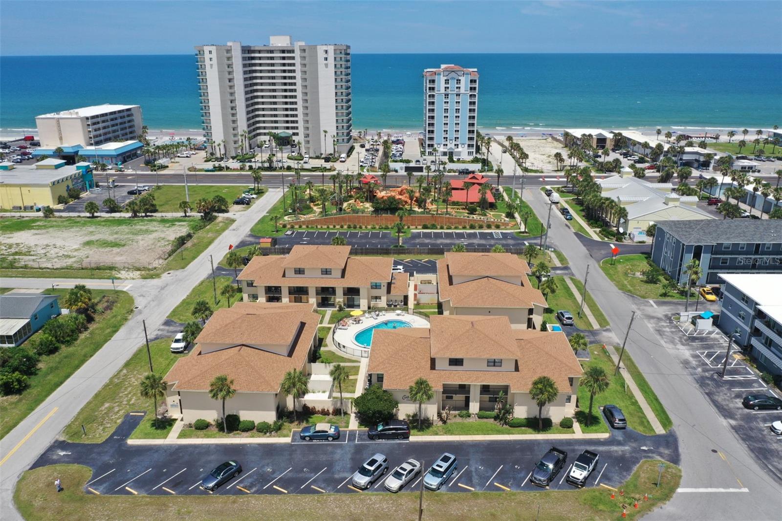 OASIS CONDO - Residential