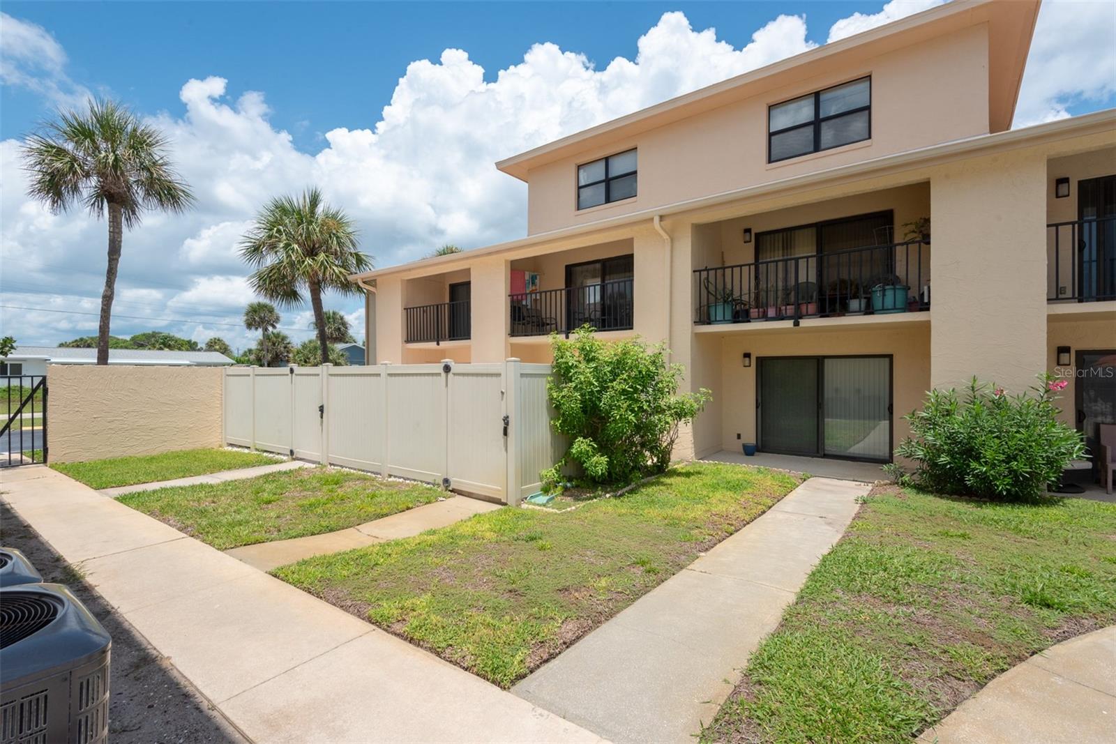 OASIS CONDO - Residential